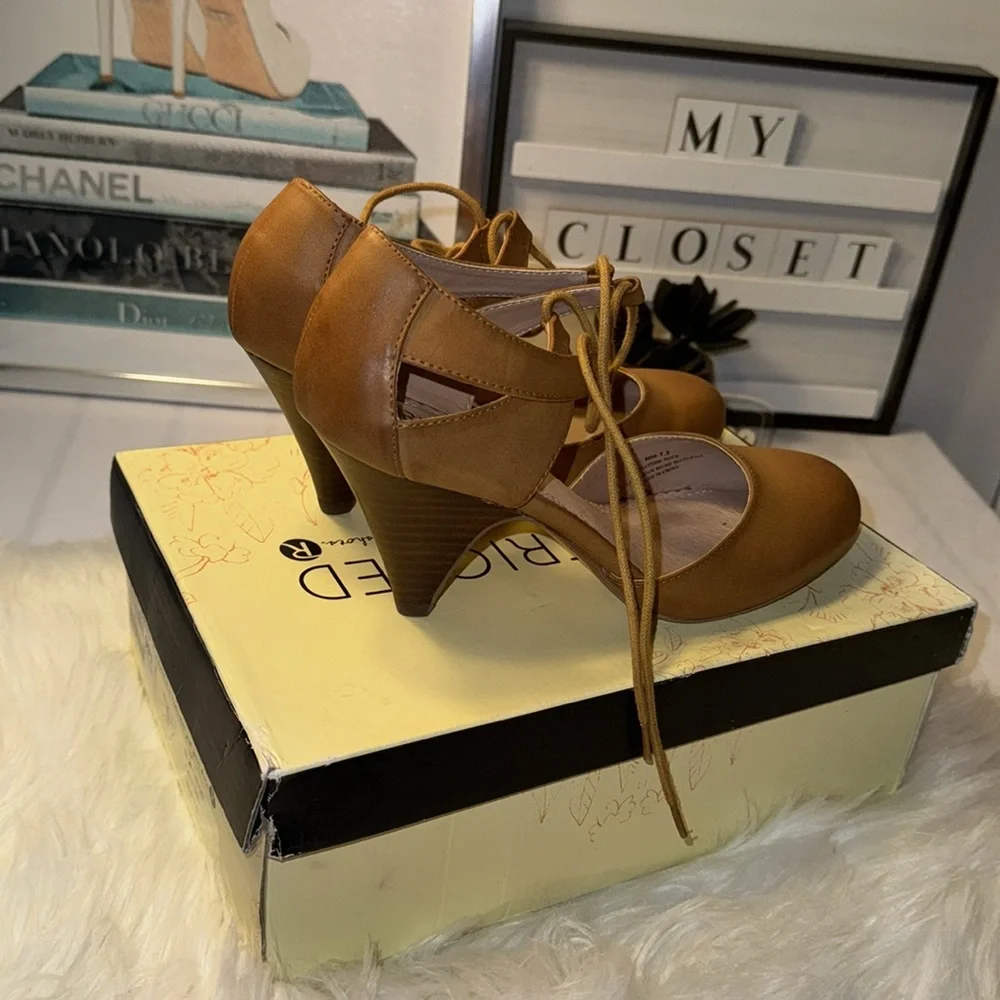 ModCloth Vintage Inspired Celica Oxford Pump 7.5 Tan leather - Picture 5 of 8